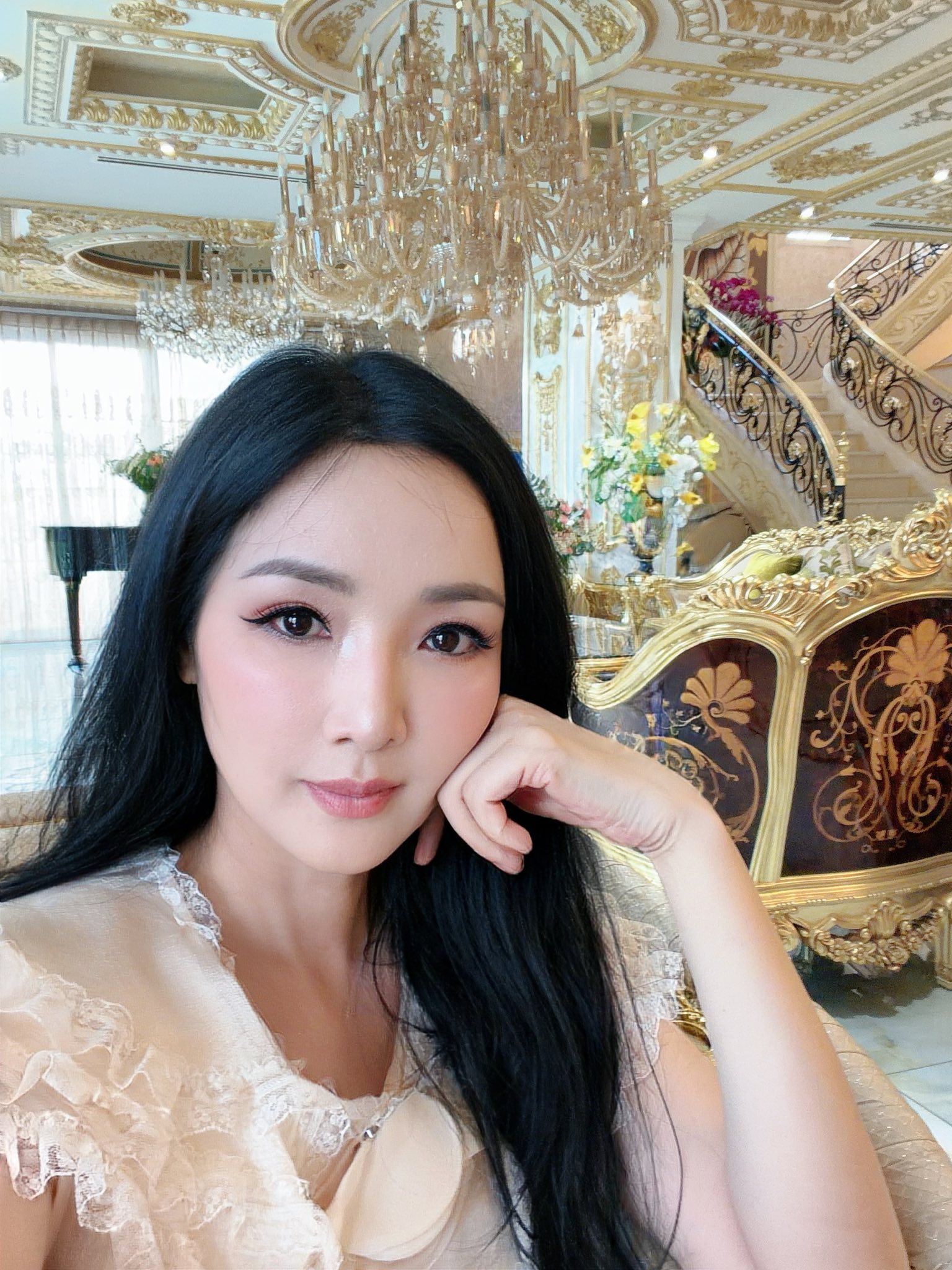 Mẹ đơn thân U60 khoe body đẹp "mướt mắt", ở biệt thự nguy nga như cung điện, là hoa hậu đình đám 1 thời - Ảnh 6.