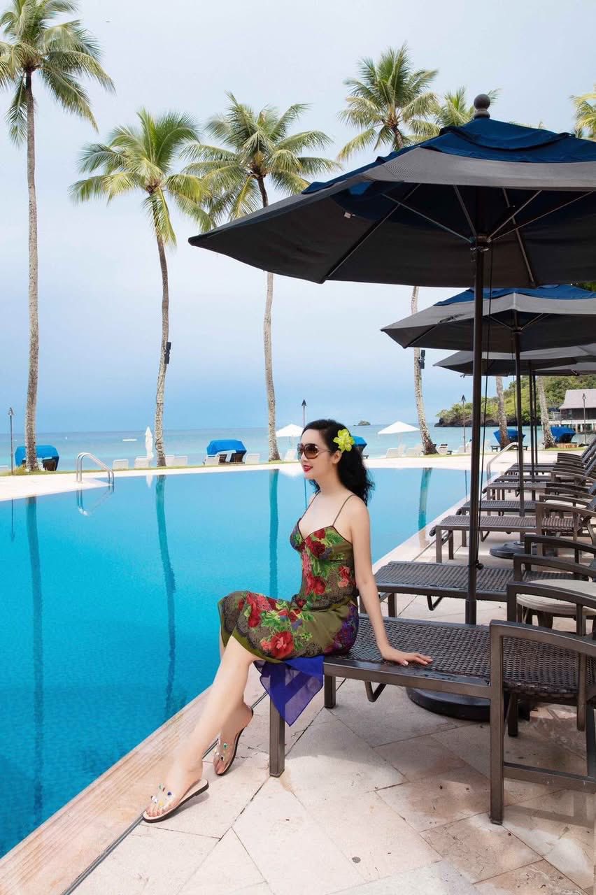 Mẹ đơn thân U60 khoe body đẹp "mướt mắt", ở biệt thự nguy nga như cung điện, là hoa hậu đình đám 1 thời - Ảnh 4.