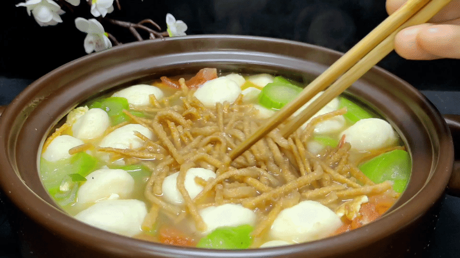 Tin tôi đi, khi không muốn nấu nướng, hãy làm món này: Sự kết hợp tuyệt vời giữa canh và rau củ, rất ngon - Ảnh 1.