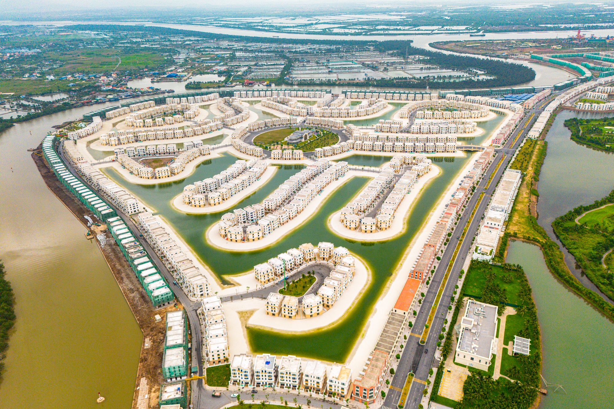 Vingroup, Sun Group và những dự án tỷ đô biến đảo hoang thành siêu đô thị - Ảnh 1.
