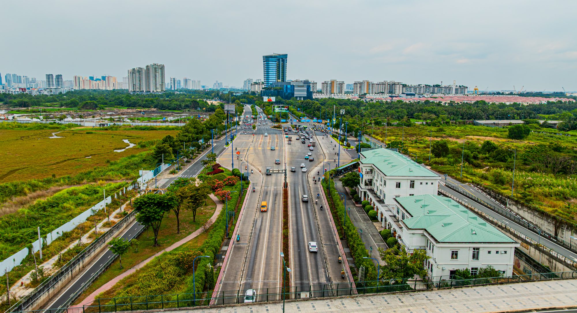Toàn cảnh khối bê tông nặng hơn 100.000 tấn xuyên qua lòng sông, mỗi ngày ‘gánh’ hơn 300.000 ô tô, xe máy ở TP.HCM - Ảnh 5.