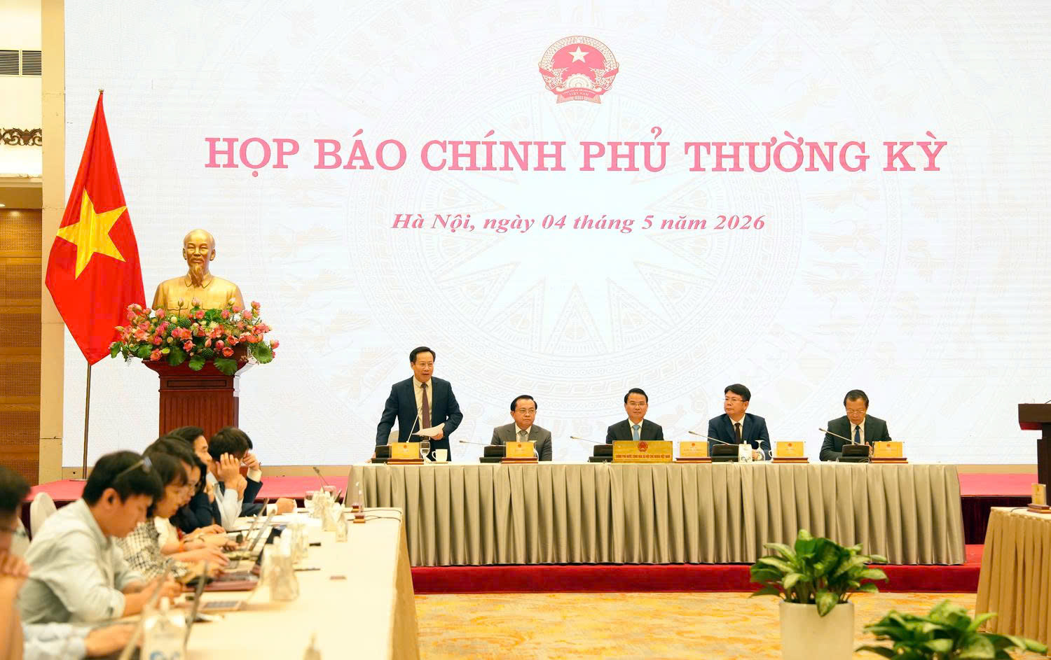 Lãnh đạo Bộ Y tế nói về thời điểm2 bệnh viện Bạch Mai và Việt Đức cơ sở 2 đi vào hoạt động - Ảnh 1.