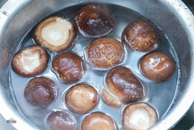 3 sai lầm "trầm trọng" khi ngâm mộc nhĩ, nấm hương, váng đậu mà 99% mọi người từng mắc phải: Đâu là cách ngâm đúng?- Ảnh 2.