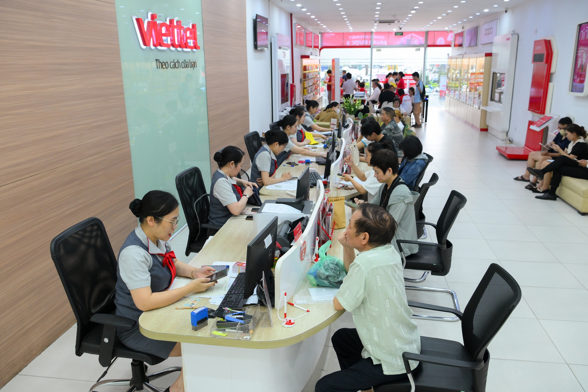 Nhiều thuê bao bắt đầu bị khóa SIM do chưa thực hiện xác thực  - Ảnh 3.