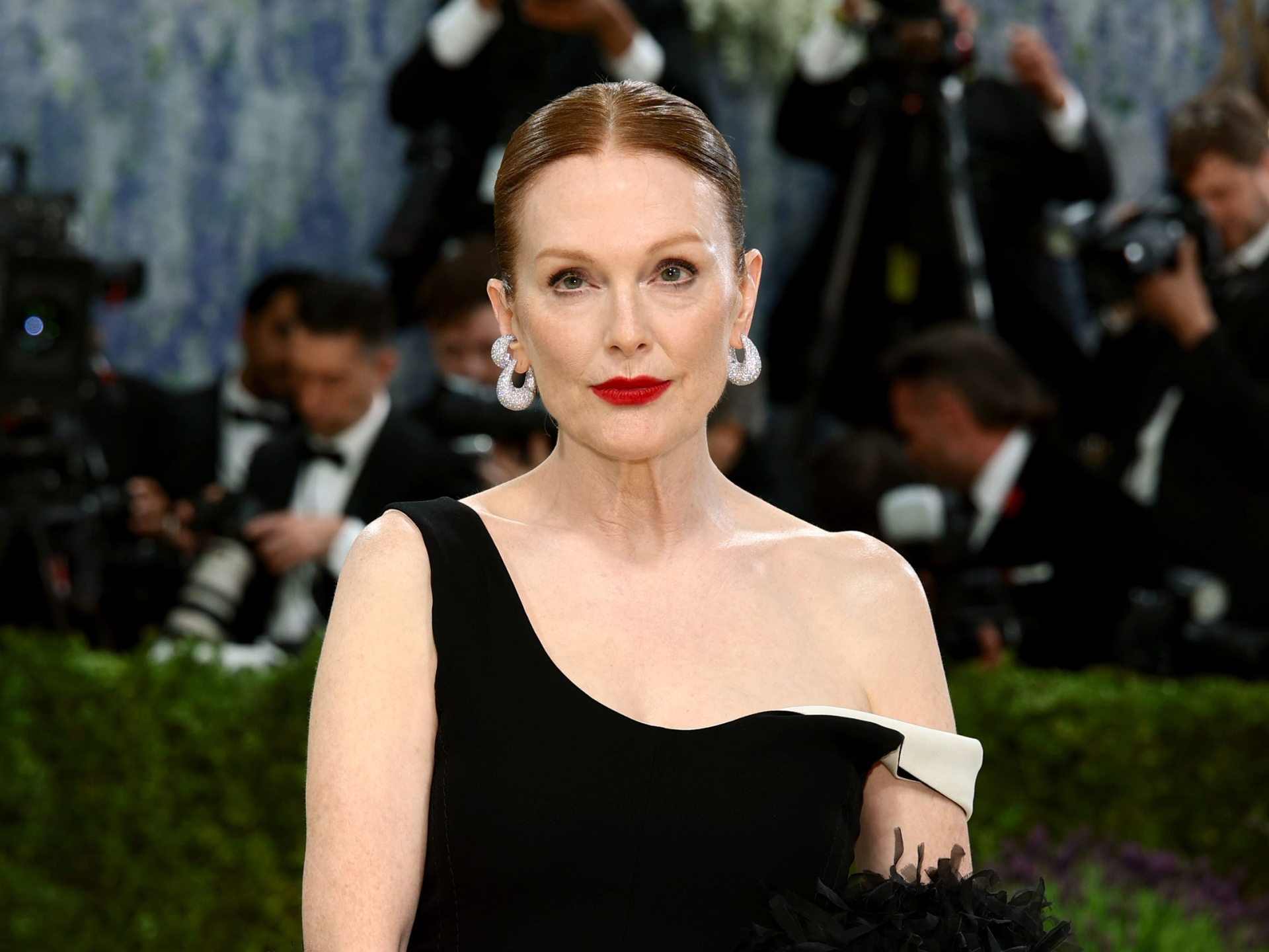 Cuộc đua thảm đỏ Met Gala 2026: Từ sang chảnh đến “dị không tưởng”, không ai chịu lép vế- Ảnh 1.