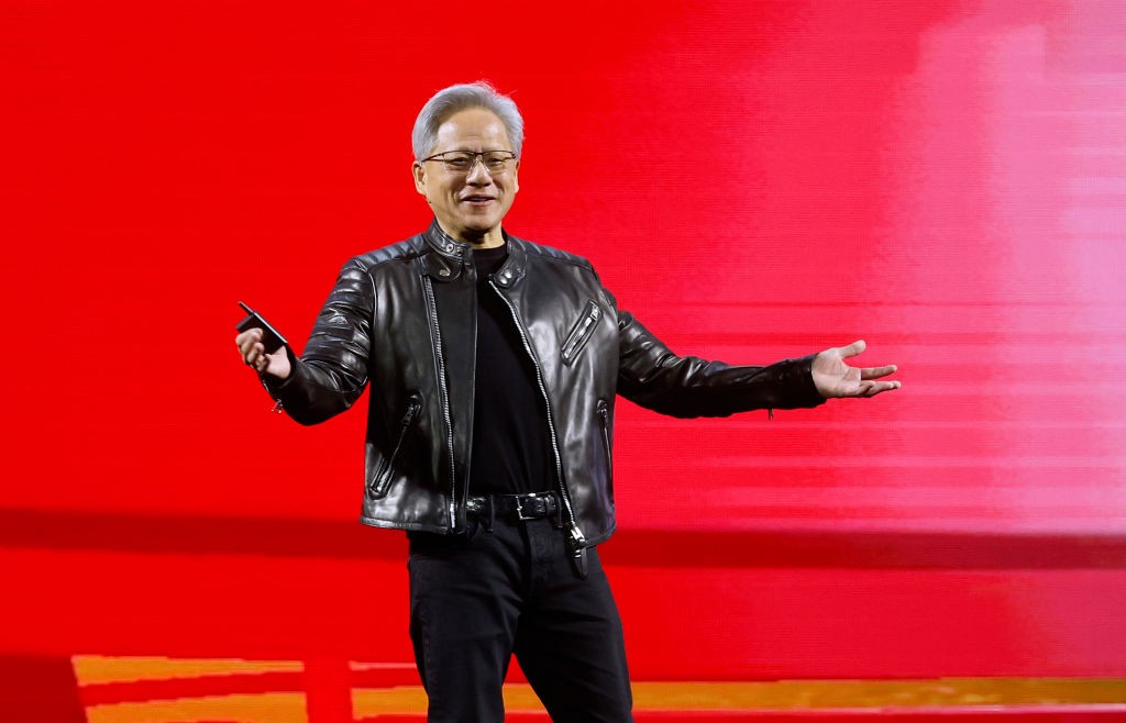 CEO NVIDIA trấn an người dùng: AI sẽ tạo thêm việc làm thay vì khiến thất nghiệp- Ảnh 1.