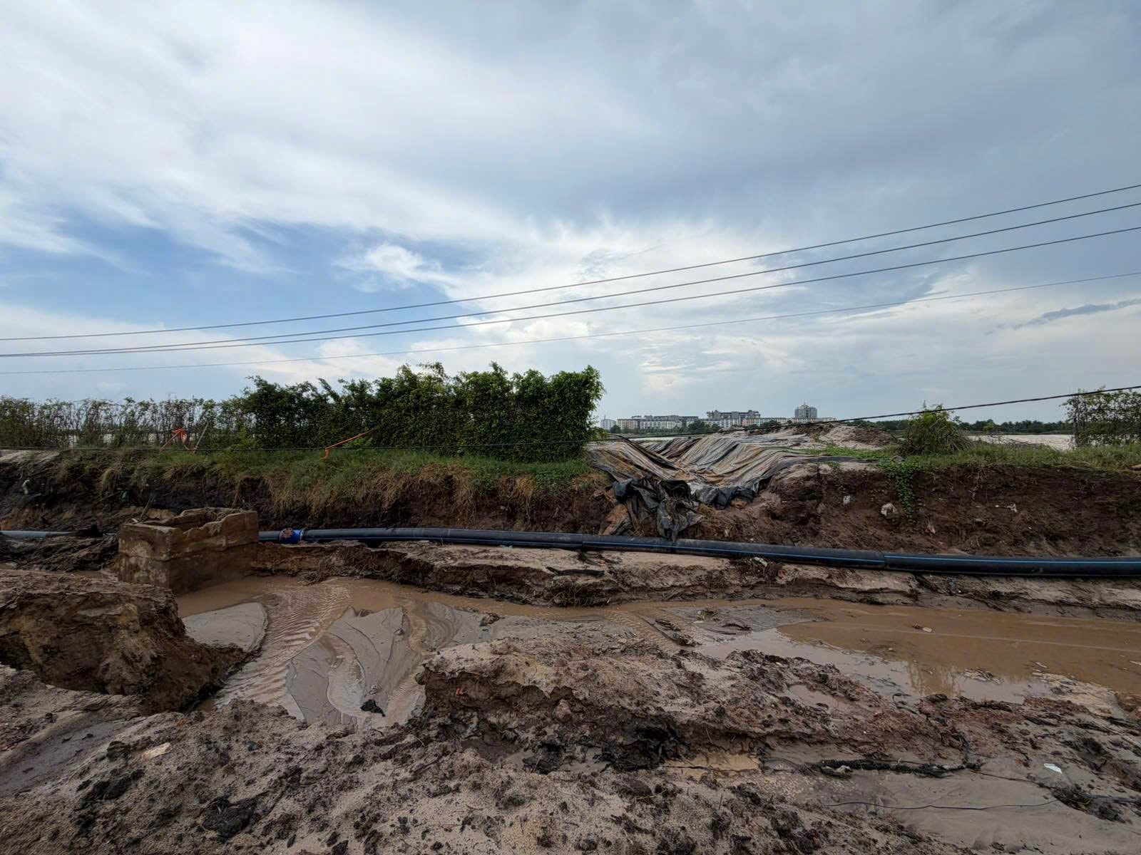 Thách thức đe dọa tiến độ các tuyến đường phục vụ APEC khi mùa mưa sắp đến - Ảnh 2.