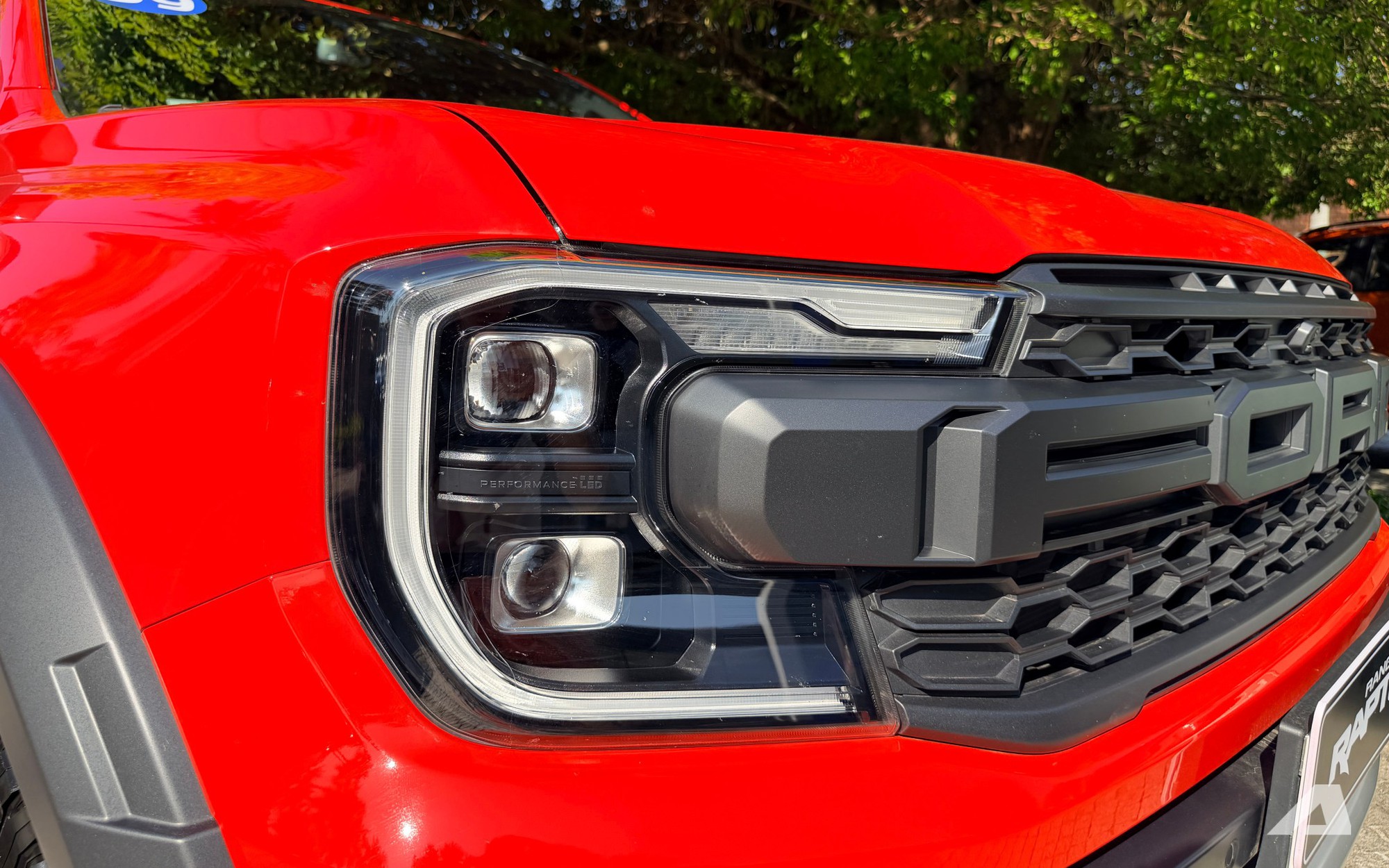 Ảnh thực tế Ford Ranger Raptor 2026 tại Việt Nam: Máy xăng mạnh gần 400 mã lực, loa B&O, ống pô tùy chỉnh âm thanh - Ảnh 4.