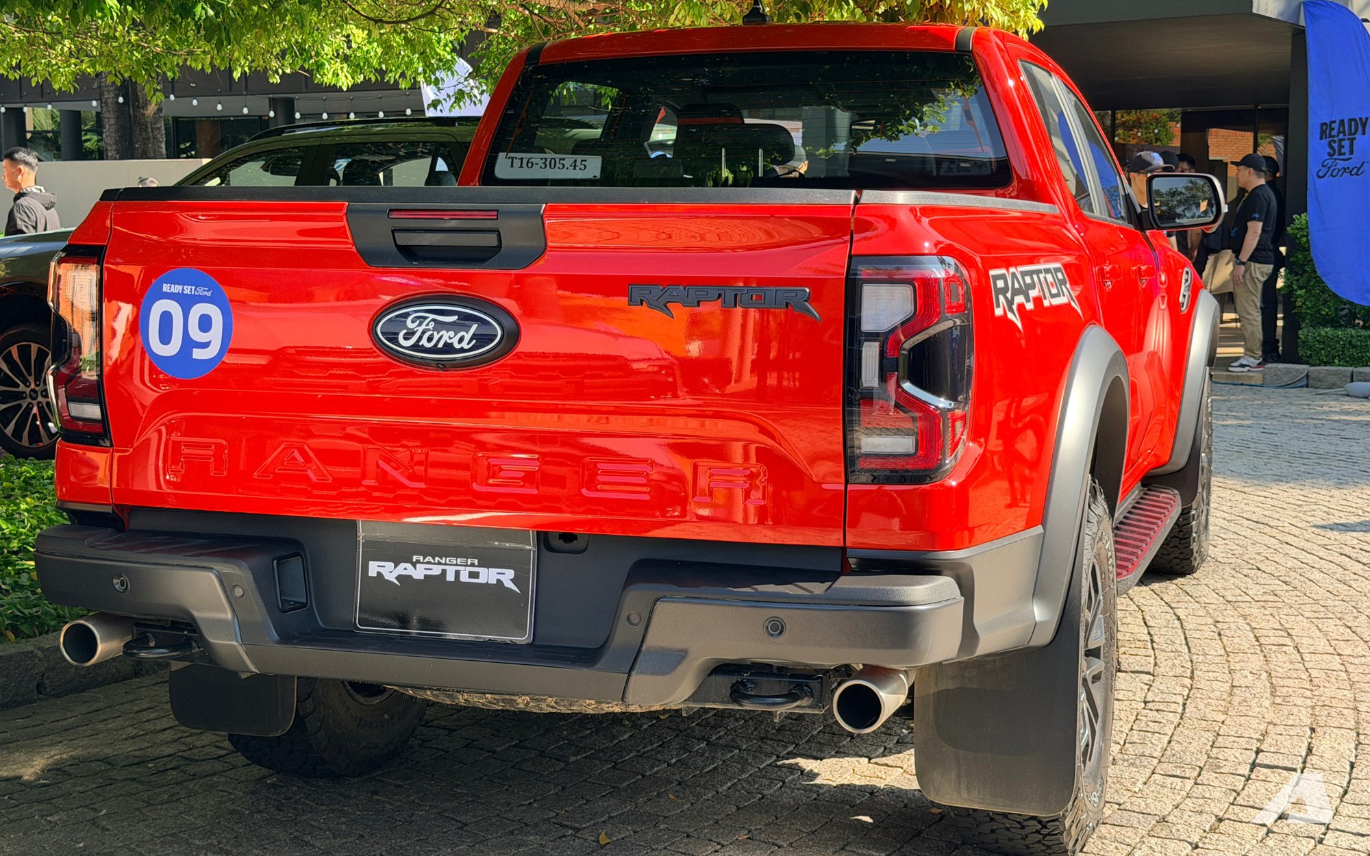 Ảnh thực tế Ford Ranger Raptor 2026 tại Việt Nam: Máy xăng mạnh gần 400 mã lực, loa B&O, ống pô tùy chỉnh âm thanh - Ảnh 5.