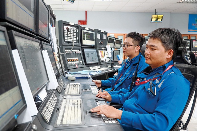 "Đế chế lọc dầu 3 tỷ USD" của Việt Nam lãi 1,55 tỷ đồng/giờ: Đột phá từ chiếc phao 360 tấn ngoài khơi- Ảnh 5.