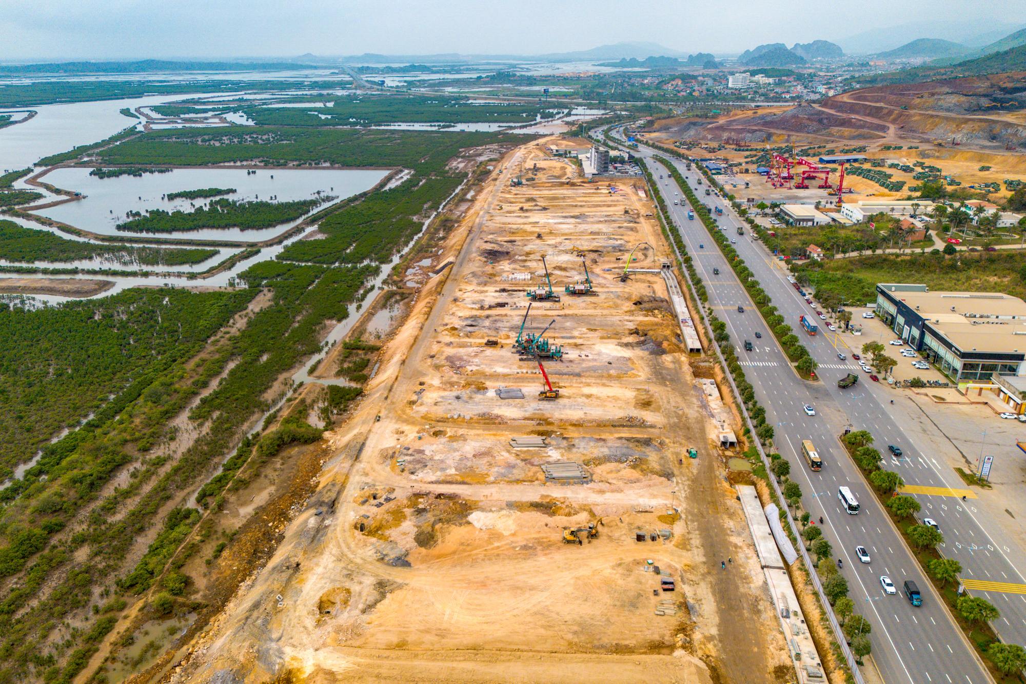 Toàn cảnh khu được mở bán đầu tiên tại dự án 18 tỷ USD của Vinhomes: Rộng gấp 9 lần khu phố cổ hà nội, có ga cuối của tuyến đường sắt 5 tỷ USD, bán hết 80% giỏ hàng trong 36 tiếng - Ảnh 5.