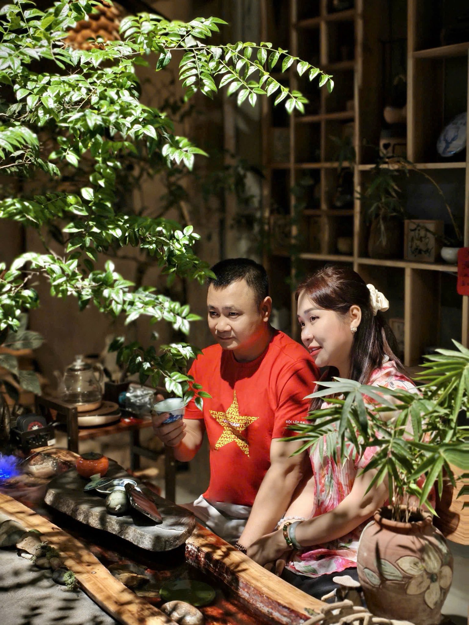 Nam NSND là Giám đốc Nhà hát Chèo Quân đội bên người phụ nữ anh si mê: "Bình yên là chốn đây" - Ảnh 1.