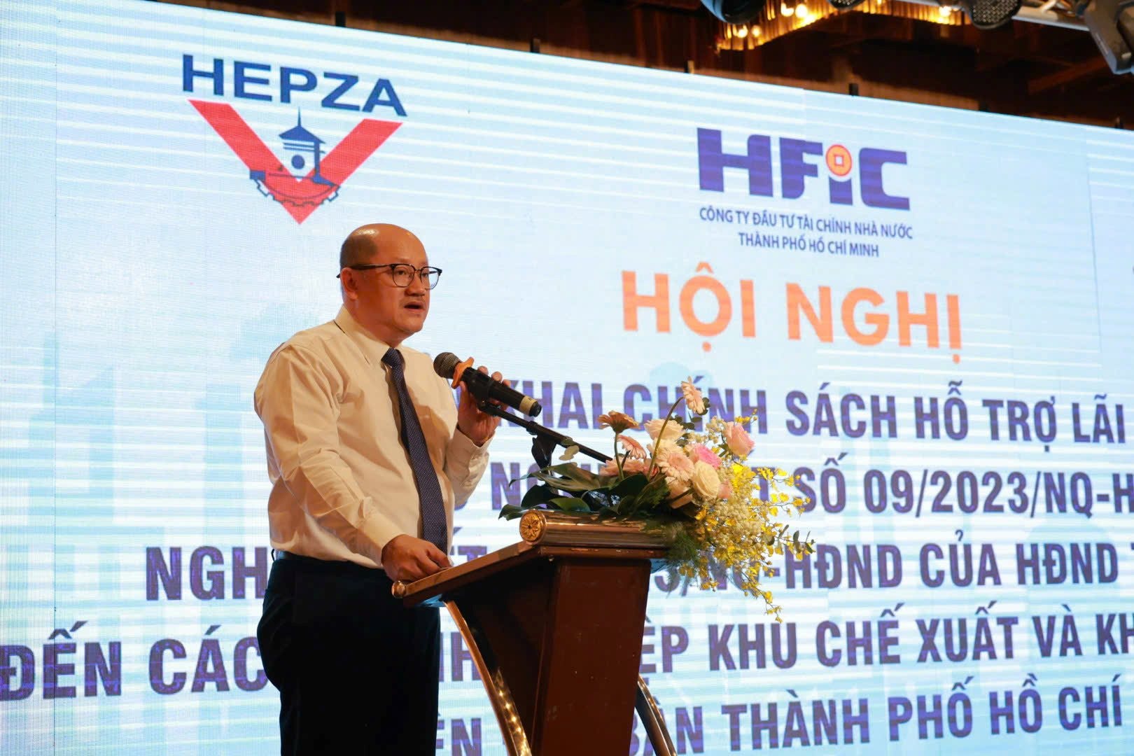 Vay 200 tỷ đồng được hỗ trợ 100% tiền lãi: TP.HCM kích cầu 5 nhóm ngành trọng điểm, ưu ái đặc biệt- Ảnh 4.