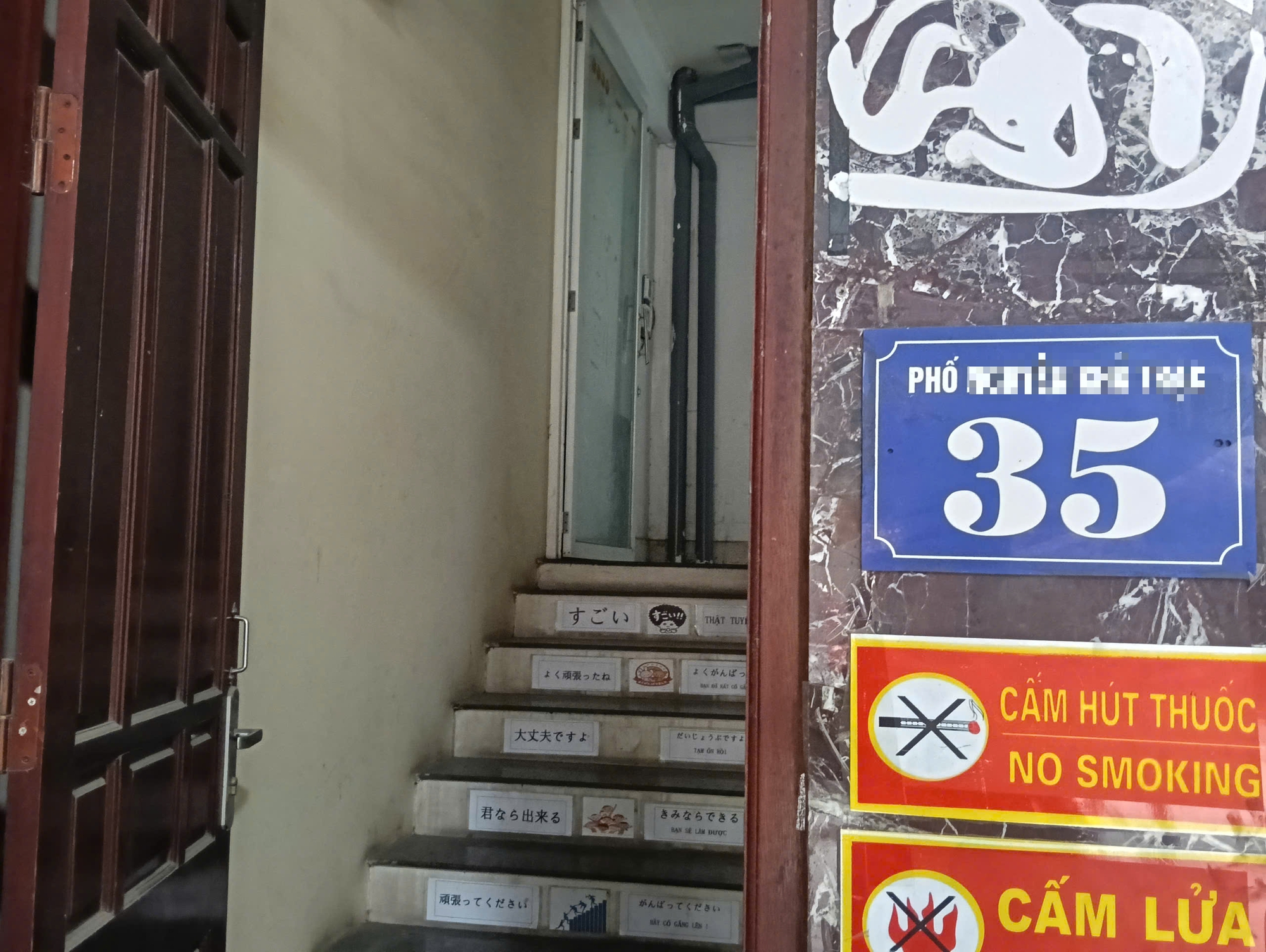 Bạo hành trẻ em: Bé gái 4 tuổi ở Hà Nội tử vong sau cuộc tra tấn tàn bạo - Ảnh 1.