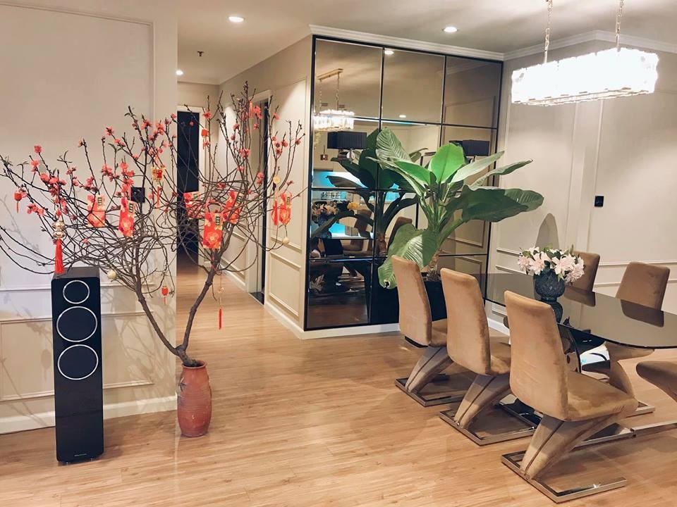 Nam thần showbiz cưới bạn 
