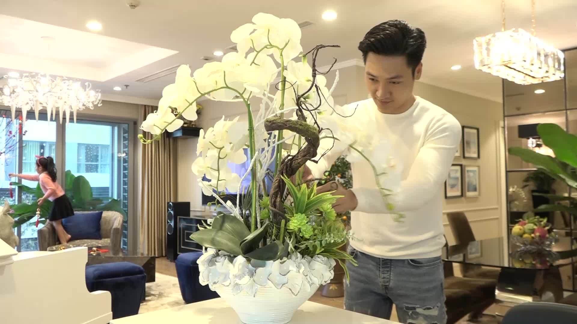 Nam thần showbiz cưới bạn 