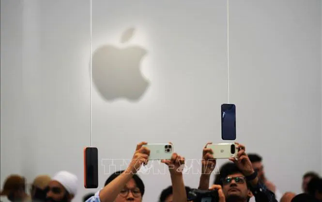 Apple dự kiến chấm dứt vị thế độc tôn của ChatGPT trên thiết bị từ iOS 27 - Ảnh 1.