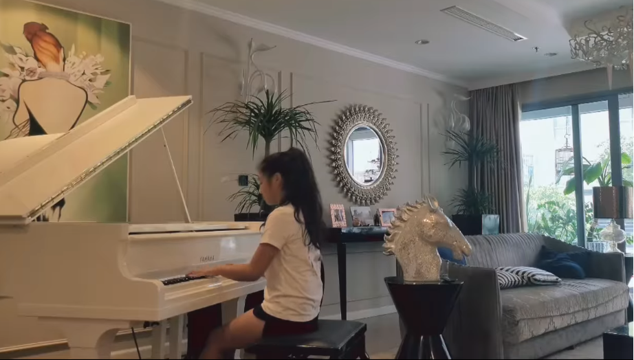 Nam thần showbiz cưới bạn 