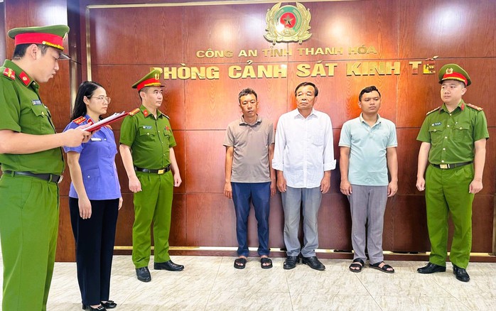 Bắt nguyên chủ tịch xã và giám đốc doanh nghiệp ở Thanh Hóa - Ảnh 1.