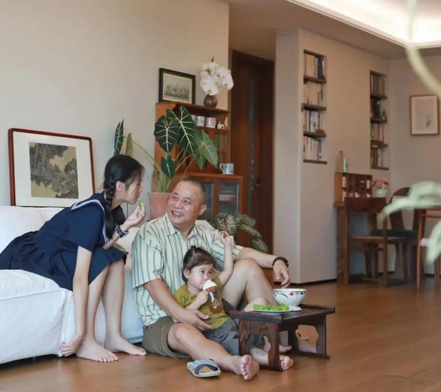 Sau khi bỏ đi chiếc ghế sofa, tôi phát hiện ra phòng khách là một "kho báu" về không gian, tôi thực sự hối tiếc vì đã không vứt bỏ nó sớm hơn - Ảnh 6.