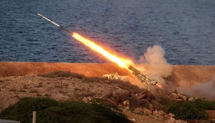 Trong khi Mỹ và Iran bận đổ lỗi cho nhau, chứng khoán châu Á gánh hậu quả từ màn “đấu súng” ở Hormuz - Ảnh 1.