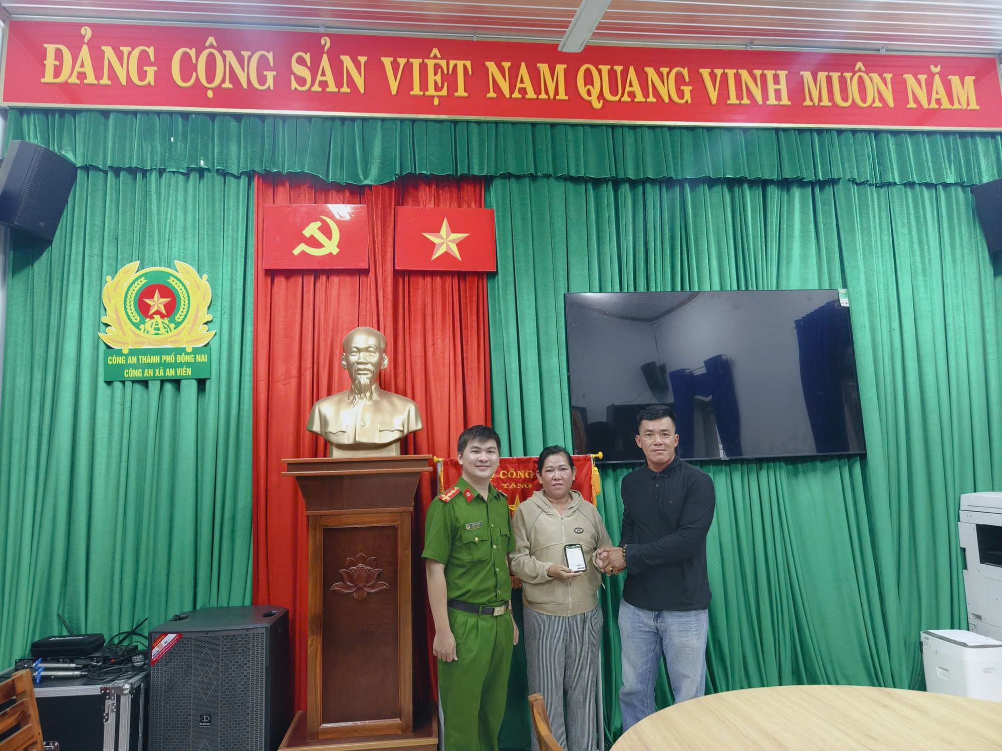 Hành động ấm áp của nam thanh niên khi tài khoản vô tình nhận 400 triệu đồng - Ảnh 1.