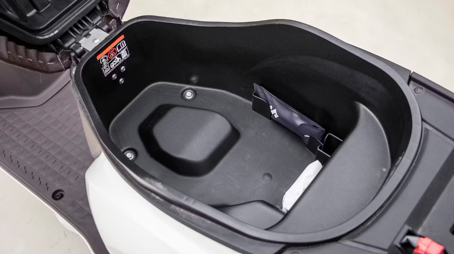 Xe tay ga mới của Suzuki: đẹp ngang ngửa Honda LEAD và Vision mà giá chỉ 26 triệu đồng - Ảnh 7.