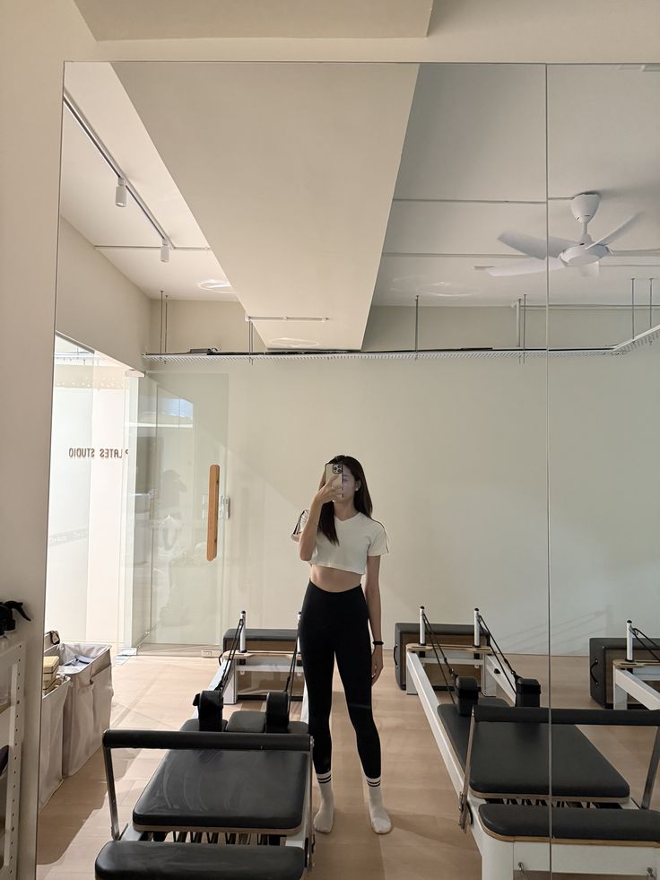 Sáng tập Pilates, tối nâng tạ ở phòng gym, cuối tuần thì “ra sân pick”: Tháng chi tầm 12 triệu chỉ để vã mồ hôi cho vui với đẹp người!- Ảnh 2.