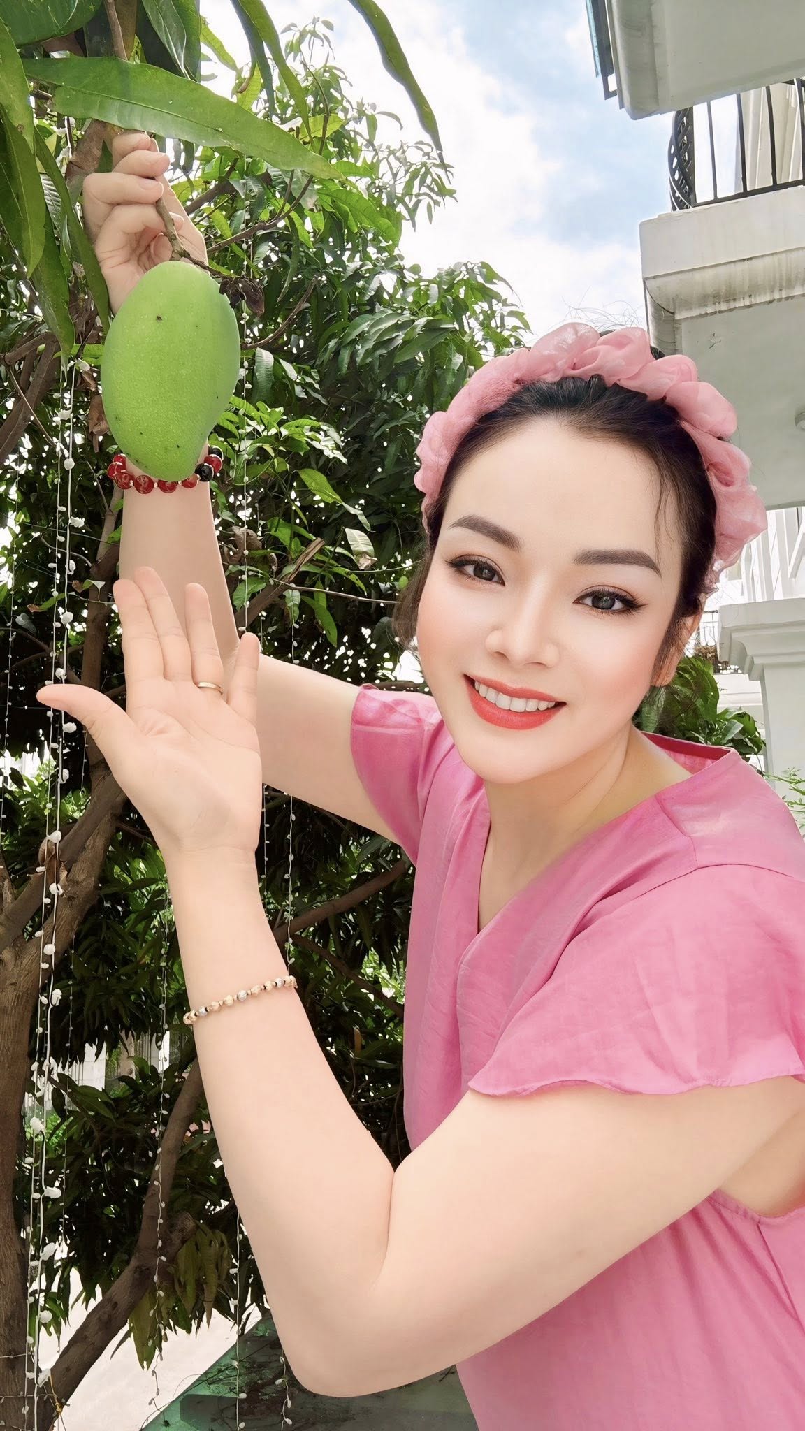 Biệt thự 1000m2, 10 phòng ngủ, có cả sân bóng rổ của nữ NSƯT, trưởng khoa thanh nhạc đình đám - Ảnh 9.