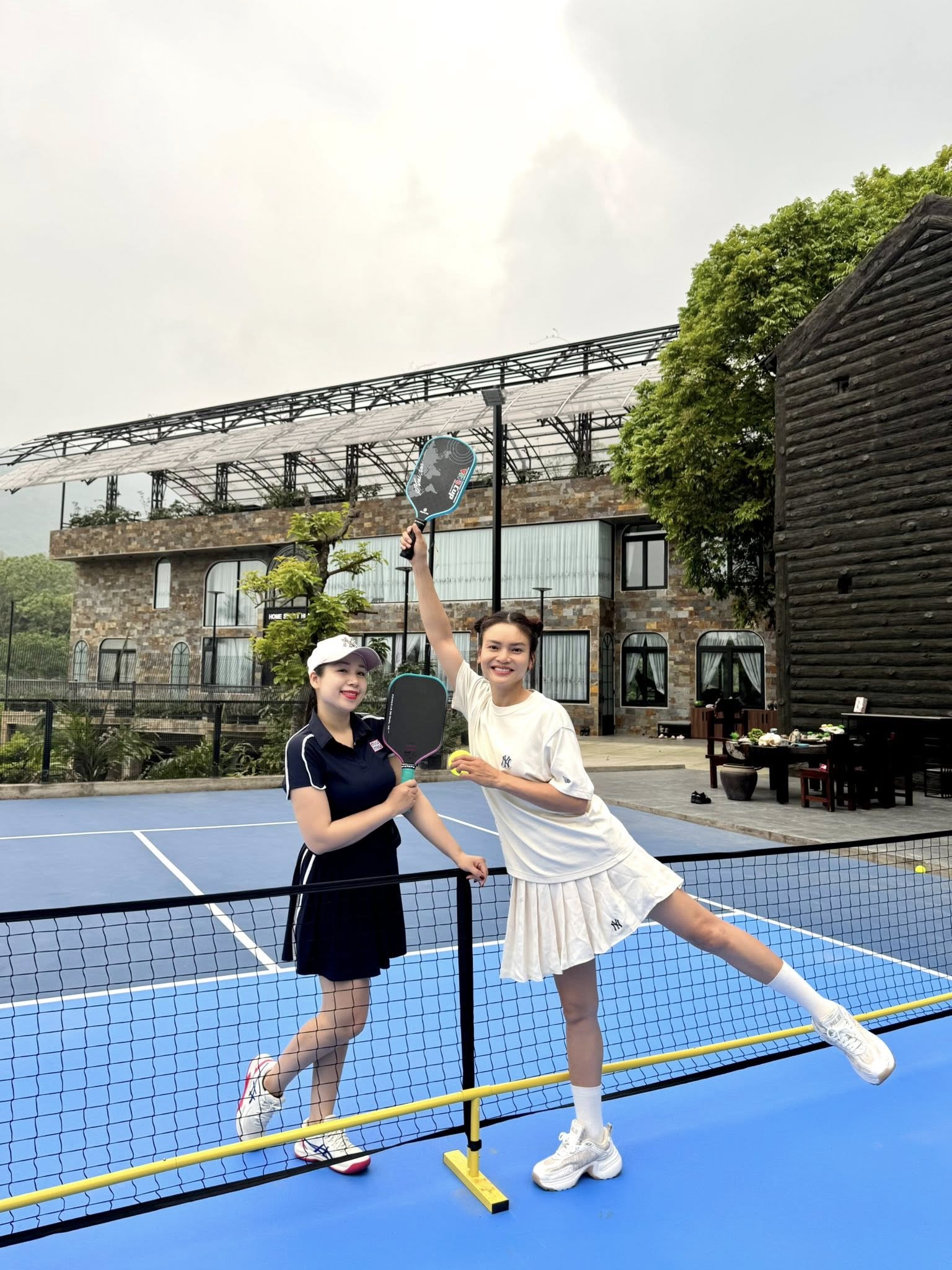 Cận cảnh biệt phủ 10.000m2 có cả biệt thự 10 phòng ngủ lẫn sân pickleball của nữ NSND 44 tuổi - Ảnh 8.