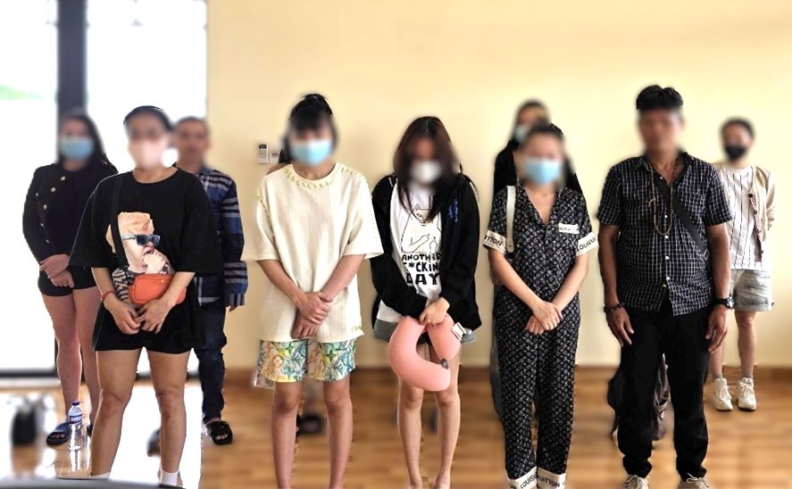 Tiếp nhận 18 công dân Việt Nam từ Campuchia trao trả, bàng hoàng lời kể từ "địa ngục" lừa đảo trực tuyến- Ảnh 1.