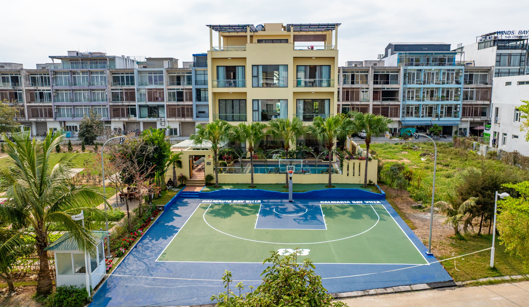 Biệt thự 1000m2, 10 phòng ngủ, có cả sân bóng rổ của nữ NSƯT, trưởng khoa thanh nhạc đình đám - Ảnh 2.