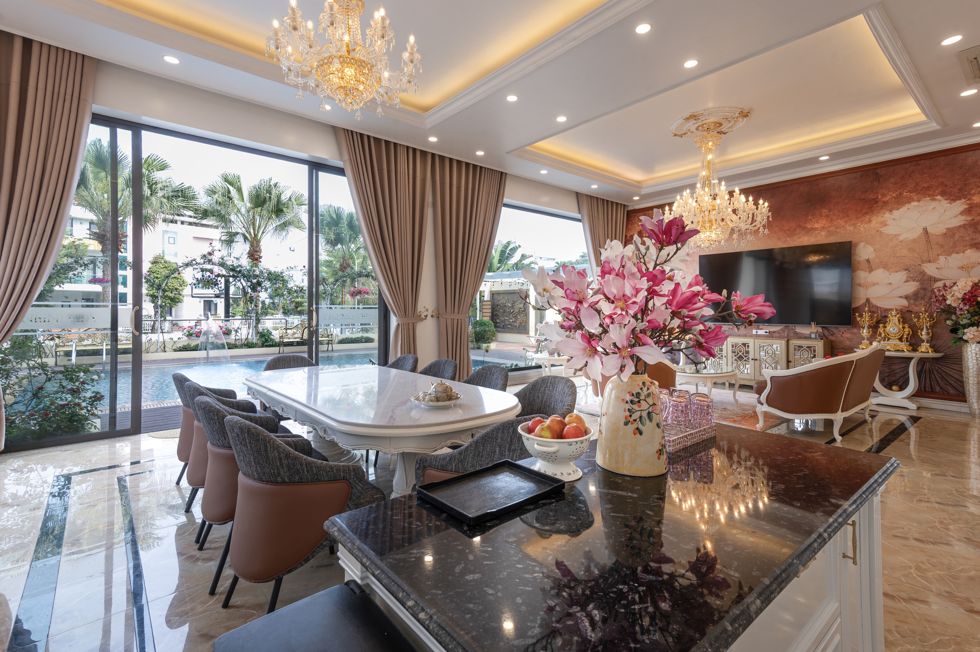 Biệt thự 1000m2, 10 phòng ngủ, có cả sân bóng rổ của nữ NSƯT, trưởng khoa thanh nhạc đình đám - Ảnh 5.