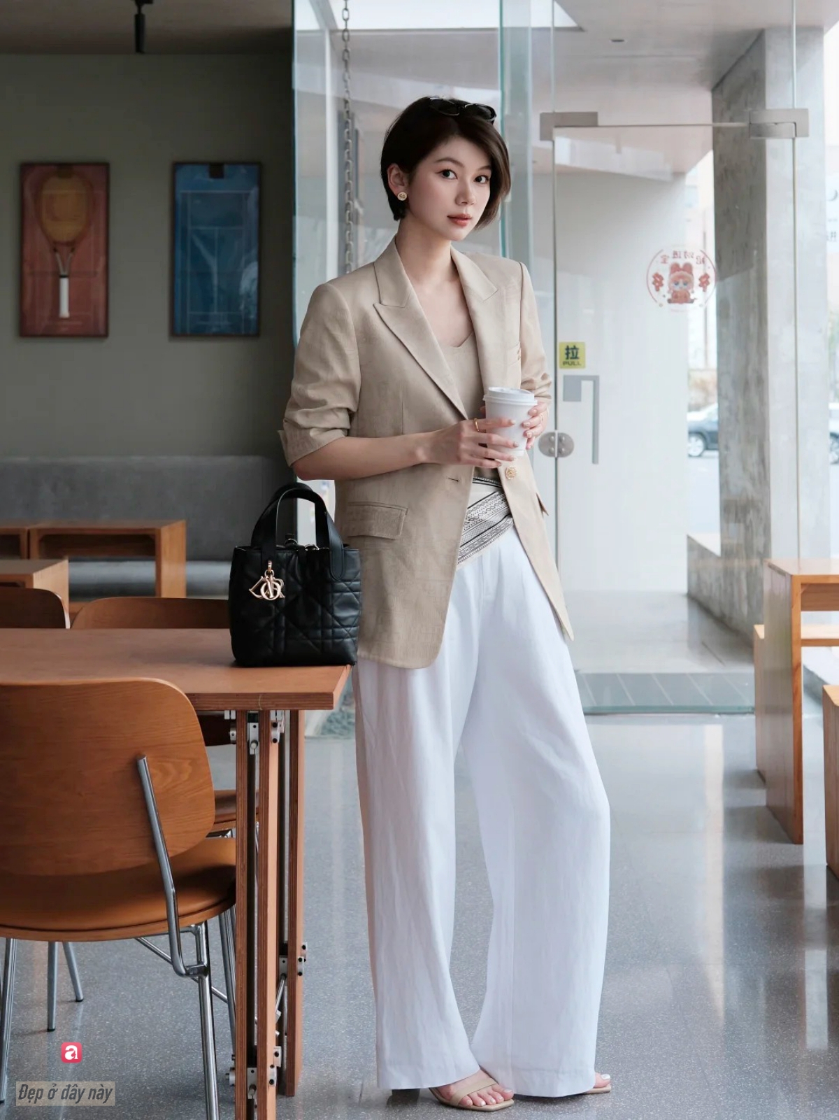 Nếu chưa biết mặc gì đi làm, hãy thử style công sở kiểu quý cô nước Pháp- Ảnh 1.