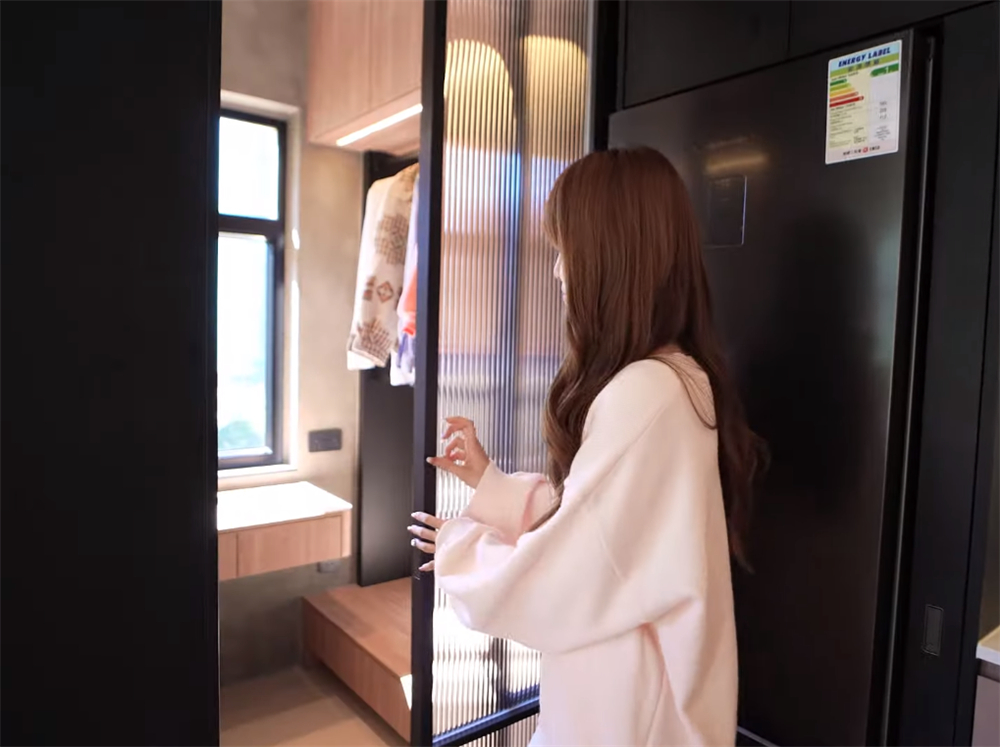 Cặp vợ chồng cải tạo căn hộ 24m² với 7 cửa sổ: Đổi chỗ bếp và nhà tắm, bỏ luôn sofa mà nhà vẫn thoáng bất ngờ- Ảnh 14.
