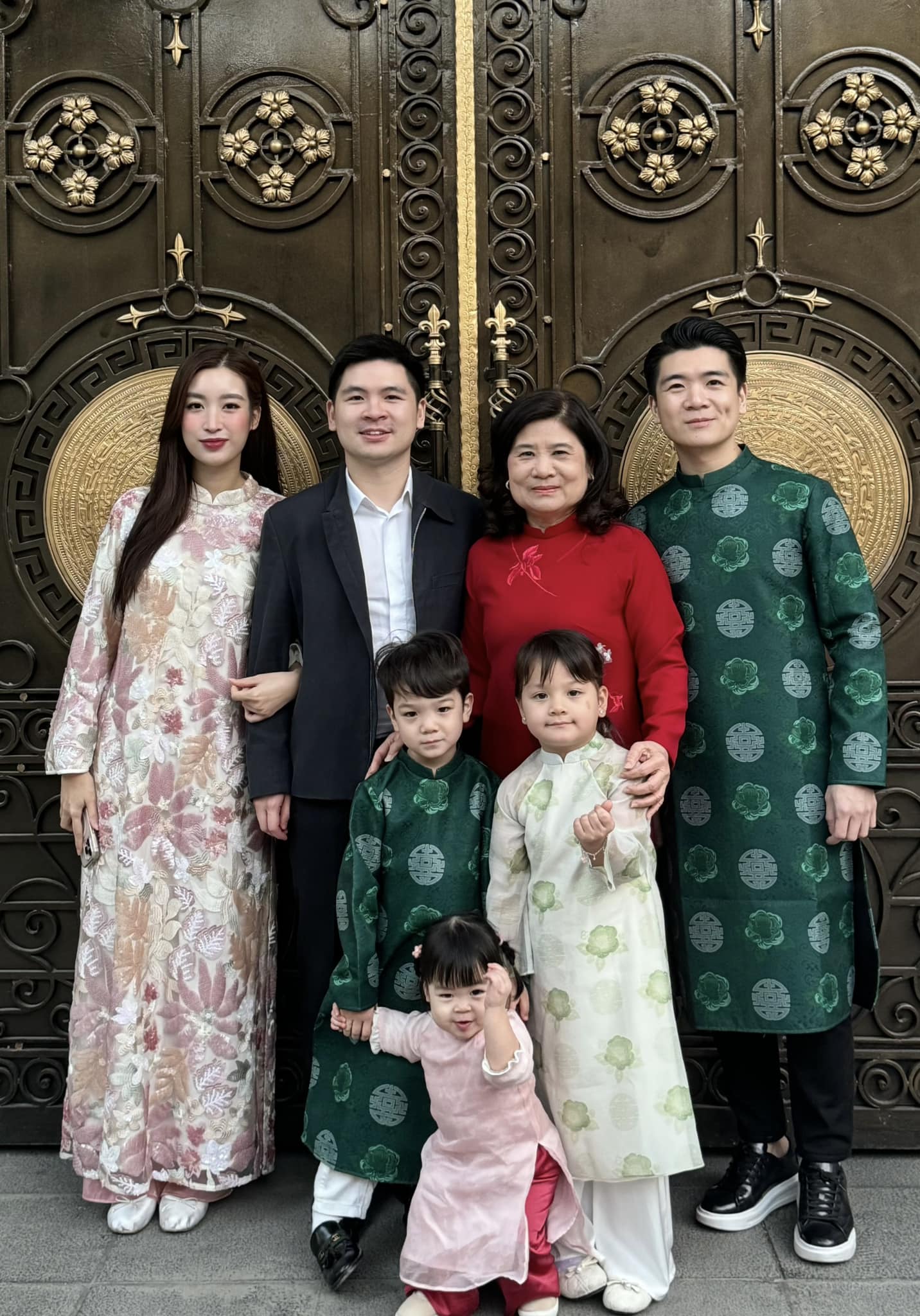 Đỗ Vinh Quang khoe ái nữ với hoa hậu Đỗ Mỹ Linh: Nhóc tỳ giống hệt nhà nội hào môn, biểu cảm cực đáng yêu- Ảnh 3.
