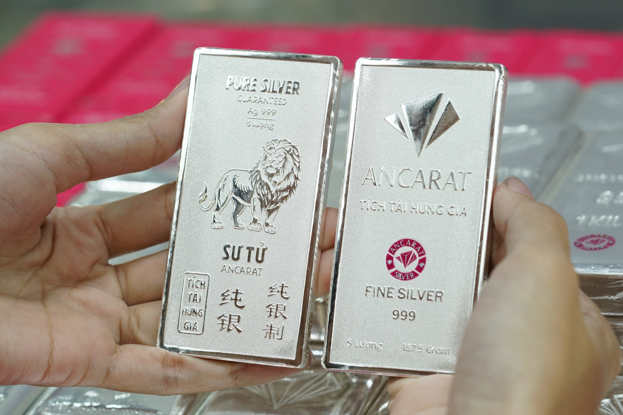 Giá vàng hôm nay 1 - 6 giảm mạnh , bạc bất ngờ tăng trở lại - Ảnh 3. Giá vàng hôm nay 1 - 6 giảm mạnh , bạc bất ngờ tăng trở lại - Ảnh 3.