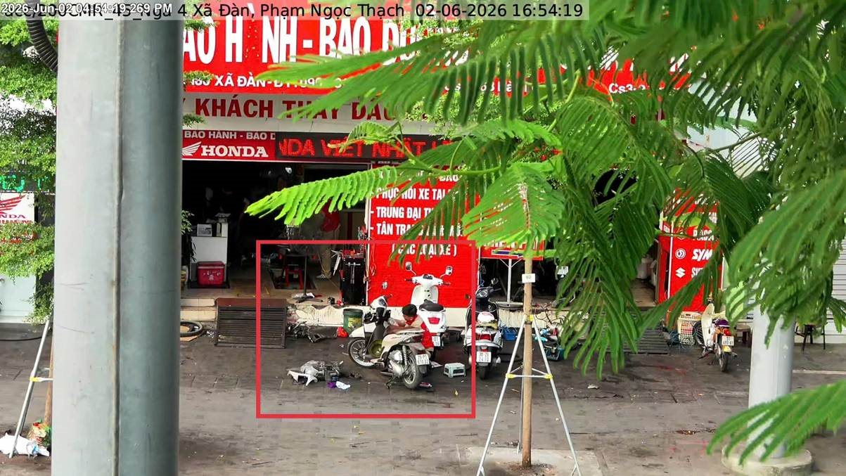 Sau 1 tuần thí điểm 'siêu phẩm' tuần tra trên không, Công an Hà Nội công bố loạt hình ảnh vi phạm 'nét căng' - Ảnh 3.