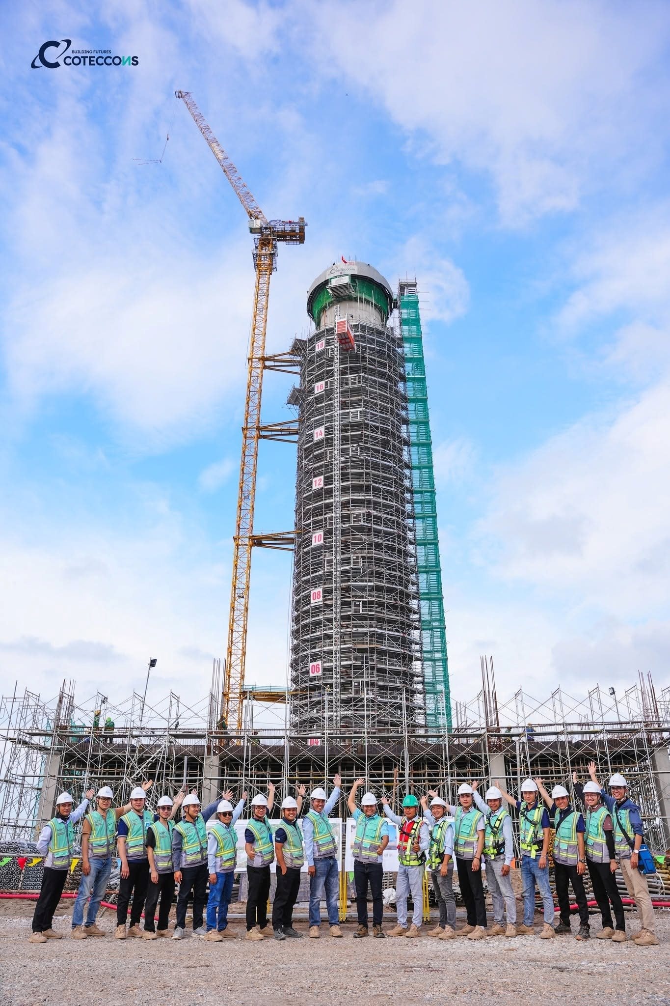 Tòa tháp cao 127m vừa được cất nóc tại, đại dự án hàng không 196.000 tỷ đồng của Masterise tiến thêm cột mốc mới- Ảnh 2.