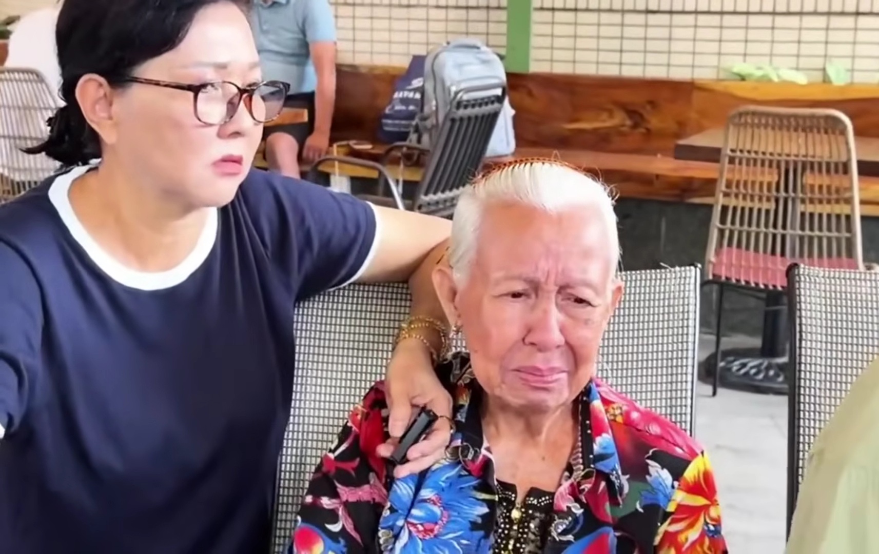 Vợ chồng nghệ sĩ 80 tuổi bị lừa 1,3 tỷ đồng qua điện thoại: "Vợ tôi tính liều chết"- Ảnh 3.