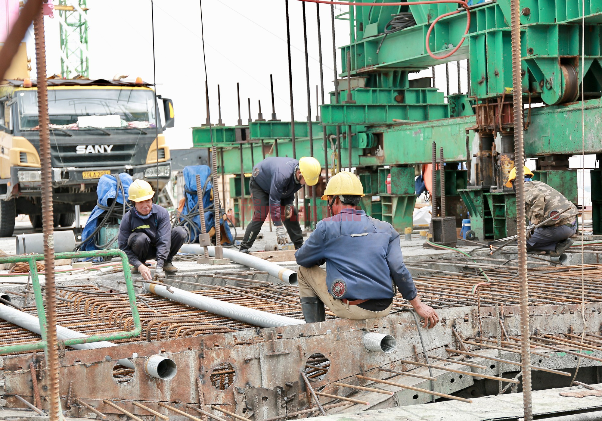 Cận cảnh cầu Phước An trước ngày hợp long- Ảnh 2.
