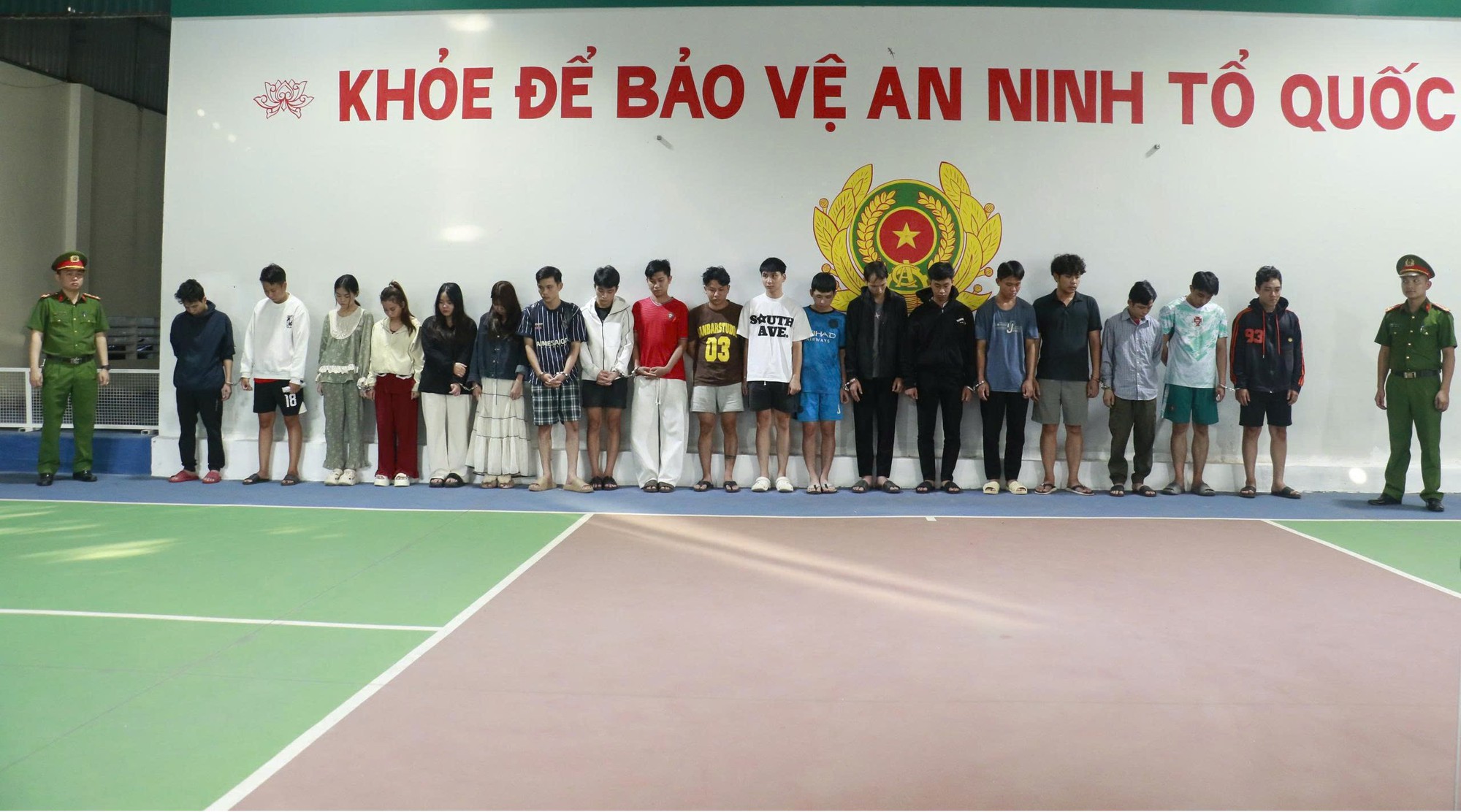 20 tổ công tác phá chuyên án đặc biệt lớn, khám xét tại 8 tỉnh thành, bắt 'đầu sỏ' Nguyễn Văn Tuấn SN 1988- Ảnh 4. 20 tổ công tác phá chuyên án đặc biệt lớn, khám xét tại 8 tỉnh thành, bắt 'đầu sỏ' Nguyễn Văn Tuấn SN 1988- Ảnh 4.