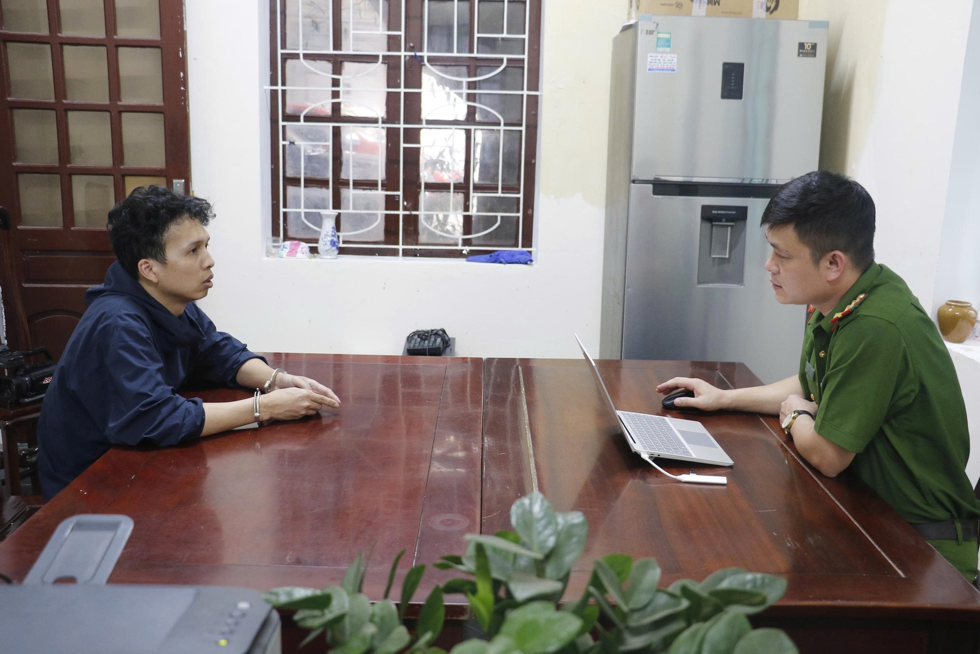 20 tổ công tác phá chuyên án đặc biệt lớn, khám xét tại 8 tỉnh thành, bắt 'đầu sỏ' Nguyễn Văn Tuấn SN 1988- Ảnh 1. 20 tổ công tác phá chuyên án đặc biệt lớn, khám xét tại 8 tỉnh thành, bắt 'đầu sỏ' Nguyễn Văn Tuấn SN 1988- Ảnh 1.