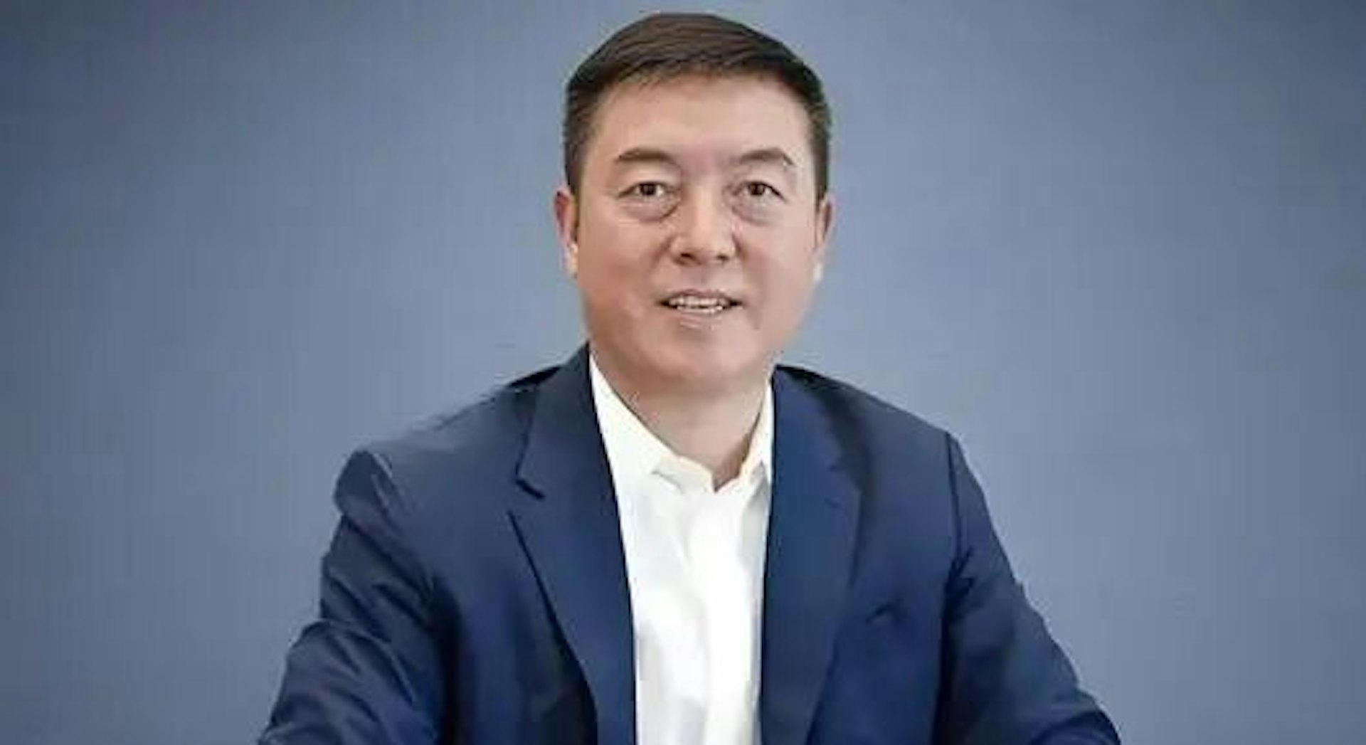 Chủ tịch Trần Đào lộ clip ôm hôn gái lạ trong thang máy, khối tài sản khổng lồ bị "thổi bay" trong nửa ngày- Ảnh 2.