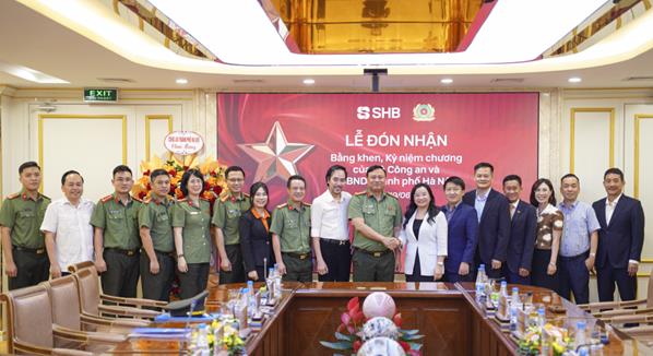 Bộ Công an tặng bằng khen cho SHB - Ảnh 2. Bộ Công an tặng bằng khen cho SHB - Ảnh 2.
