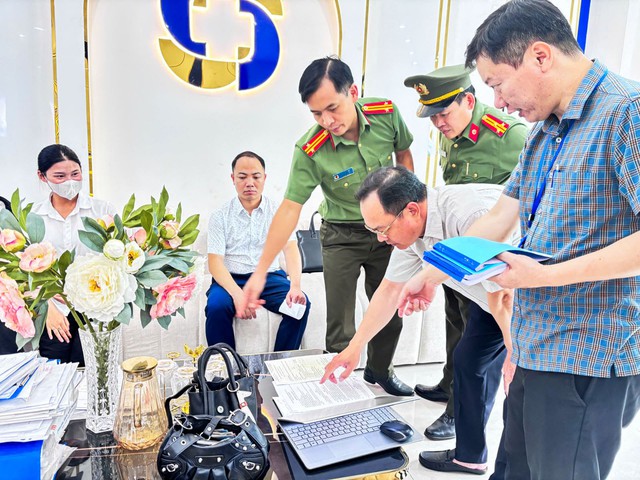 Cảnh sát đồng loạt khám xét, bắt tạm giam Nguyễn Phương Anh cùng hoàng loạt quản lý, nhân viên spa- Ảnh 1.