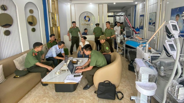 Cảnh sát đồng loạt khám xét, bắt tạm giam Nguyễn Phương Anh cùng hoàng loạt quản lý, nhân viên spa- Ảnh 2.