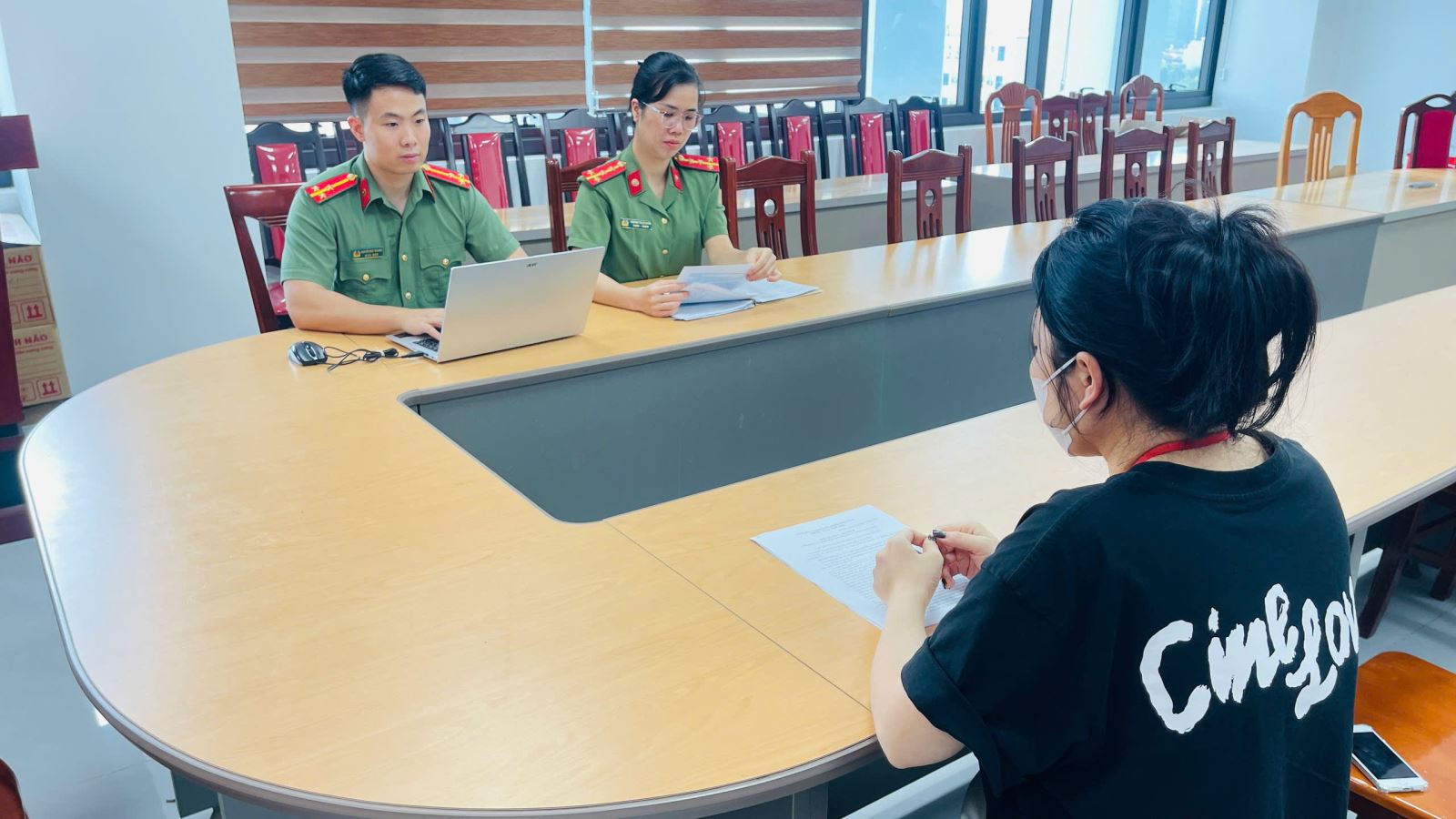 Khám xét khẩn cấp 3 cơ sở thẩm mỹ: Lộ diện loạt "bác sĩ" chỉ học hết lớp 9, từng làm shipper tự tay tiêm trị sẹo, tiêm xóa nhăn, cắt tạo hình thẩm mỹ phụ khoa- Ảnh 4.