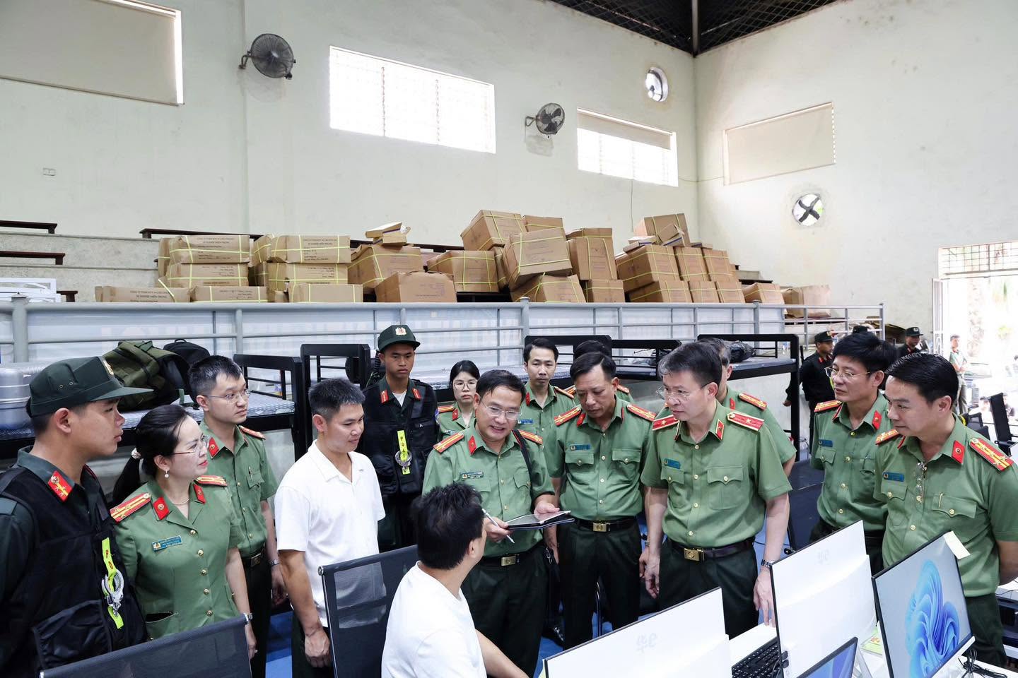 Đột kích Trung tâm lừa đảo quy mô 'khủng' ngay tại Việt Nam, bắt khẩn cấp Trần Thị Thu Hường và 4 người- Ảnh 4.