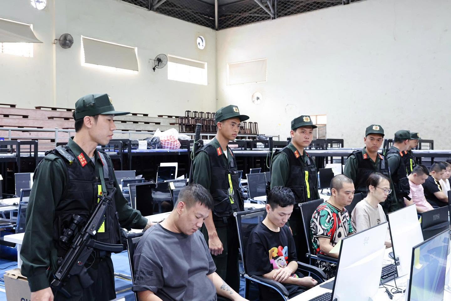 Đột kích Trung tâm lừa đảo quy mô 'khủng' ngay tại Việt Nam, bắt khẩn cấp Trần Thị Thu Hường và 4 người- Ảnh 9.